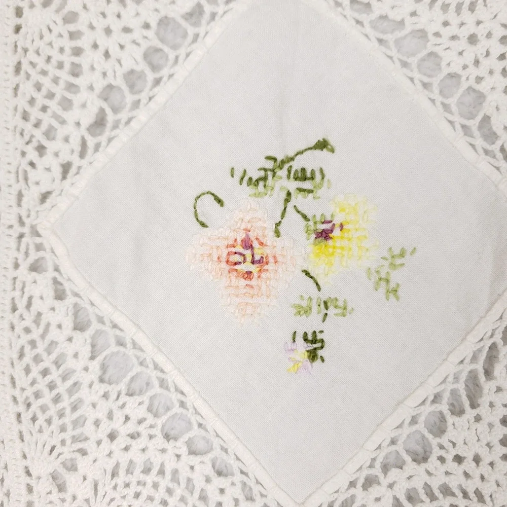 Vintage Ivory Crochet Lace Table Runner Floral Hand Embroidered Scalloped 15x34
